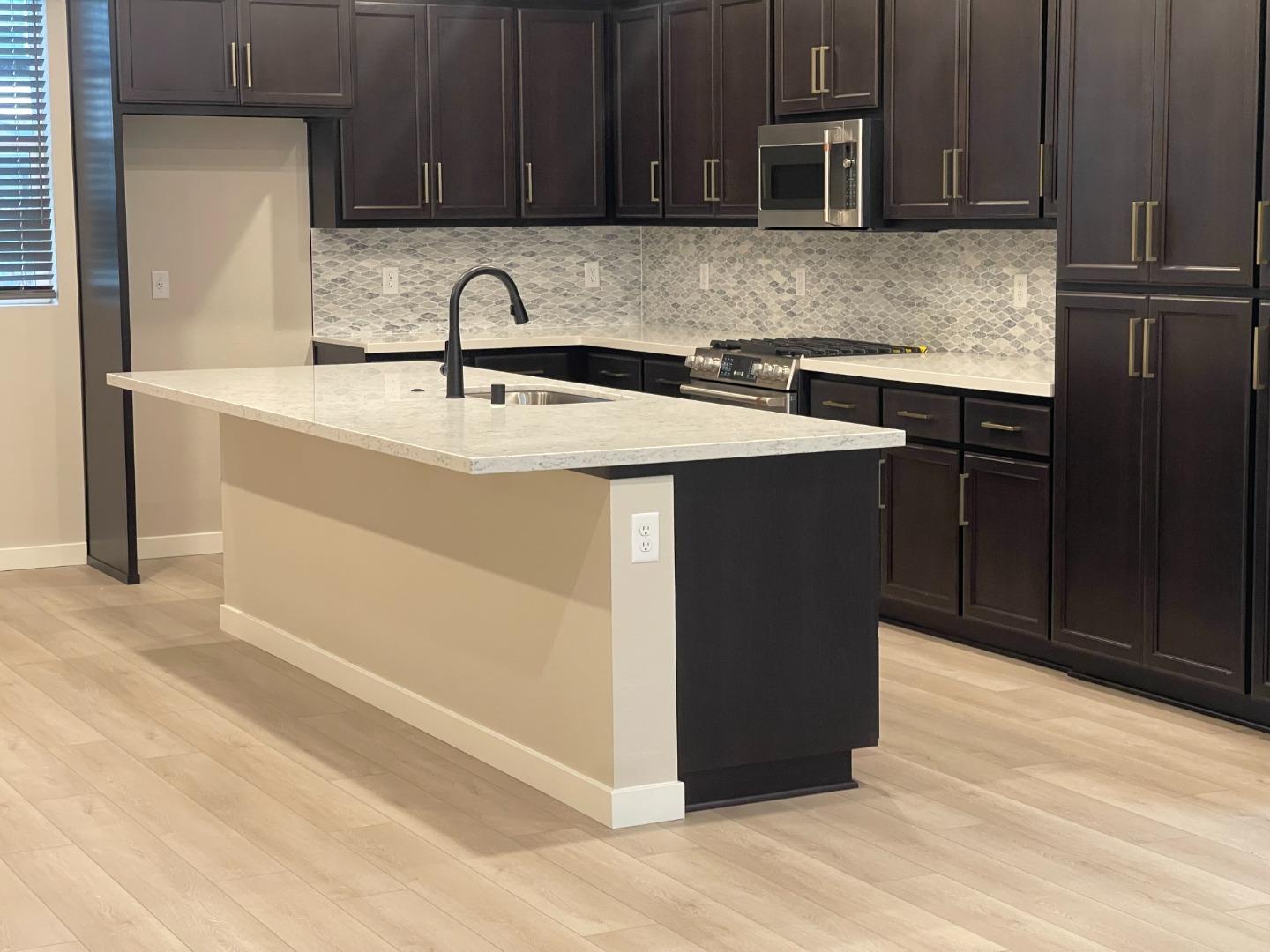 Detail Gallery Image 3 of 6 For 2513 Lake Club Dr, Fairfield,  CA 94533 - 4 Beds | 3/1 Baths