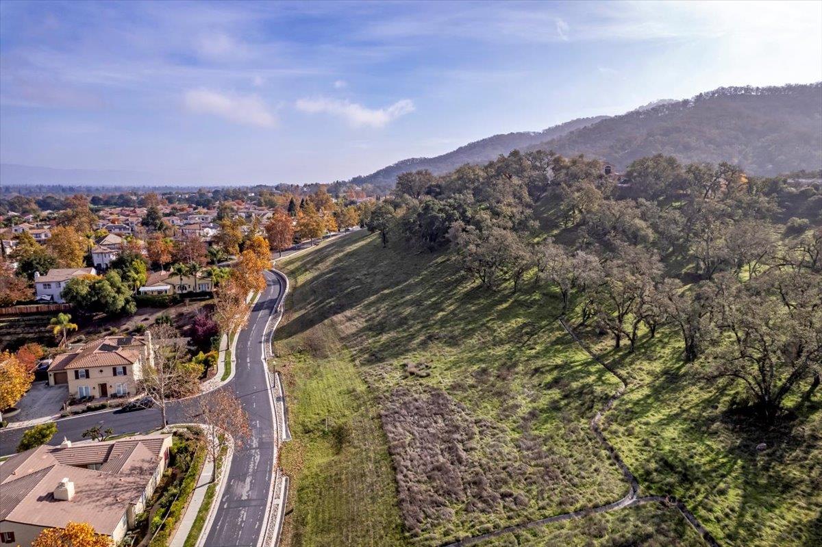 Detail Gallery Image 8 of 21 For 2894 Berwick Ave, Gilroy,  CA 95020 - – Beds | – Baths