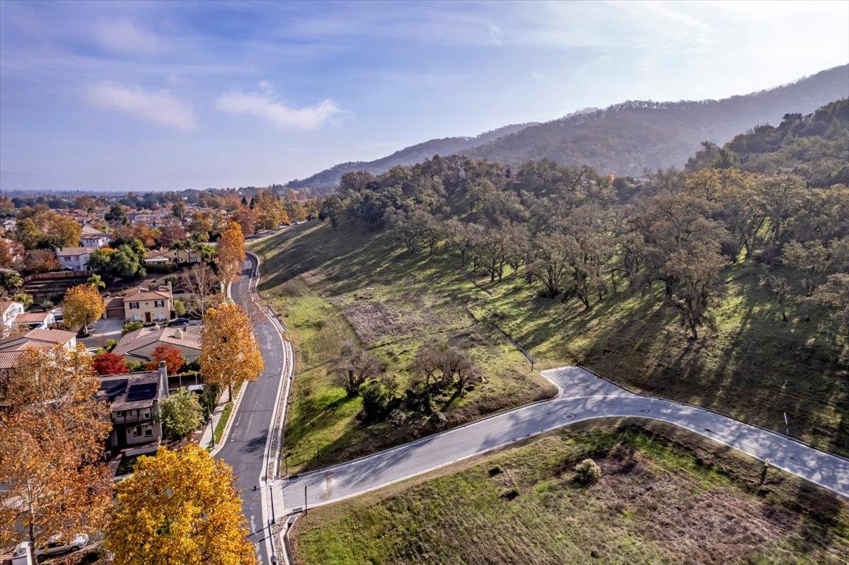 Detail Gallery Image 11 of 17 For 2820 Berwick Ave, Gilroy,  CA 95020 - – Beds | – Baths