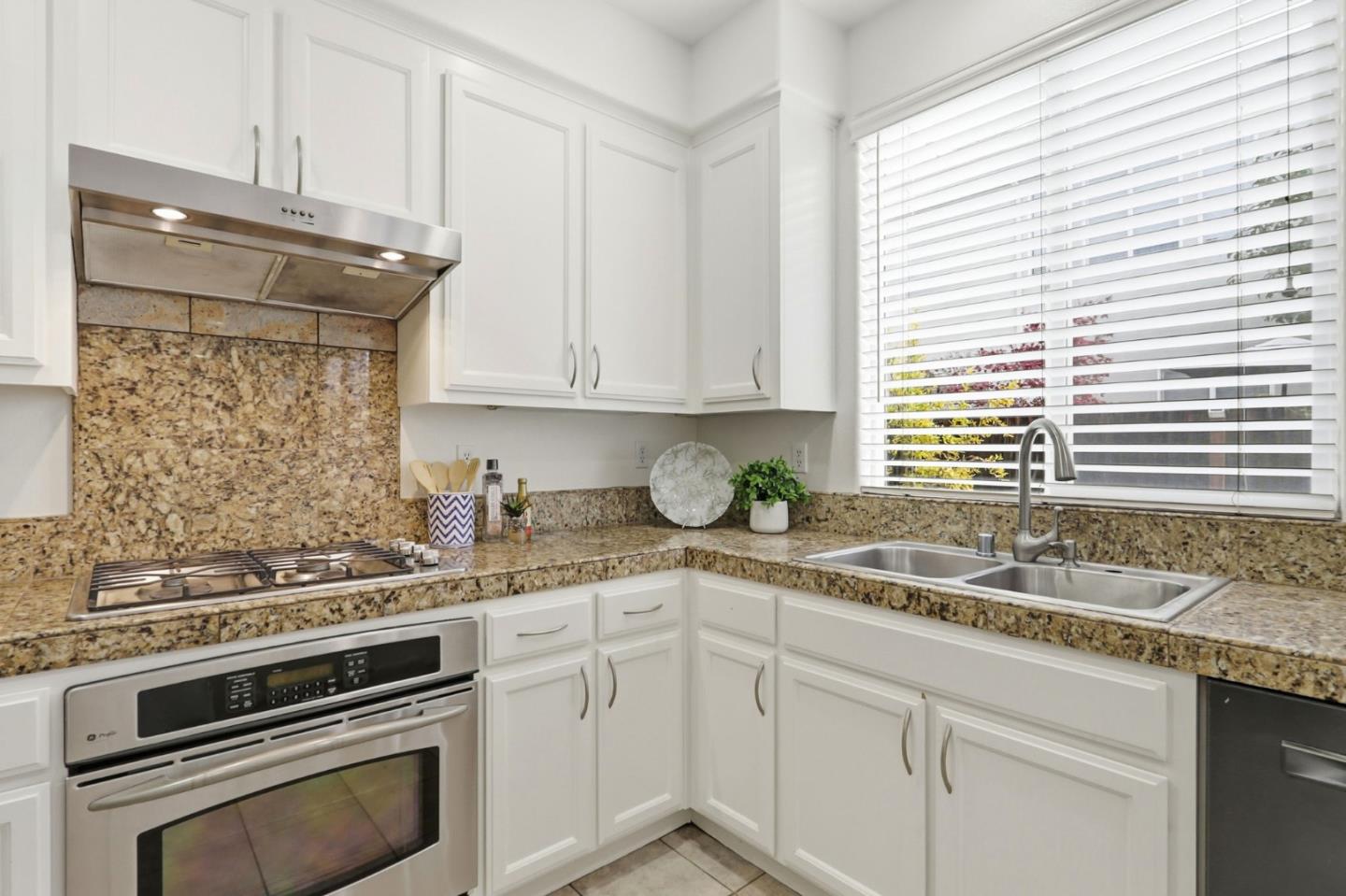 Detail Gallery Image 15 of 51 For 4790 Canela Way, San Jose,  CA 95136 - 4 Beds | 2/1 Baths