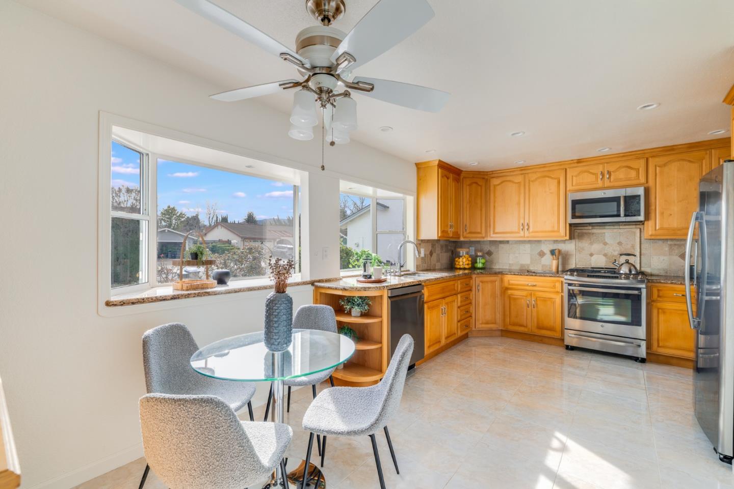 Detail Gallery Image 13 of 67 For 2283 Lemoyne Way, Campbell,  CA 95008 - 4 Beds | 2/1 Baths