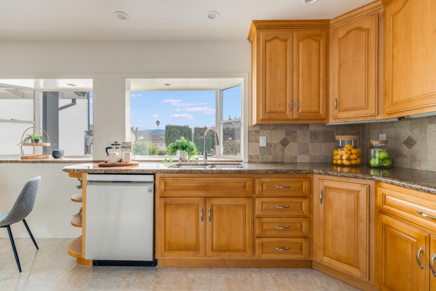 Detail Gallery Image 14 of 67 For 2283 Lemoyne Way, Campbell,  CA 95008 - 4 Beds | 2/1 Baths