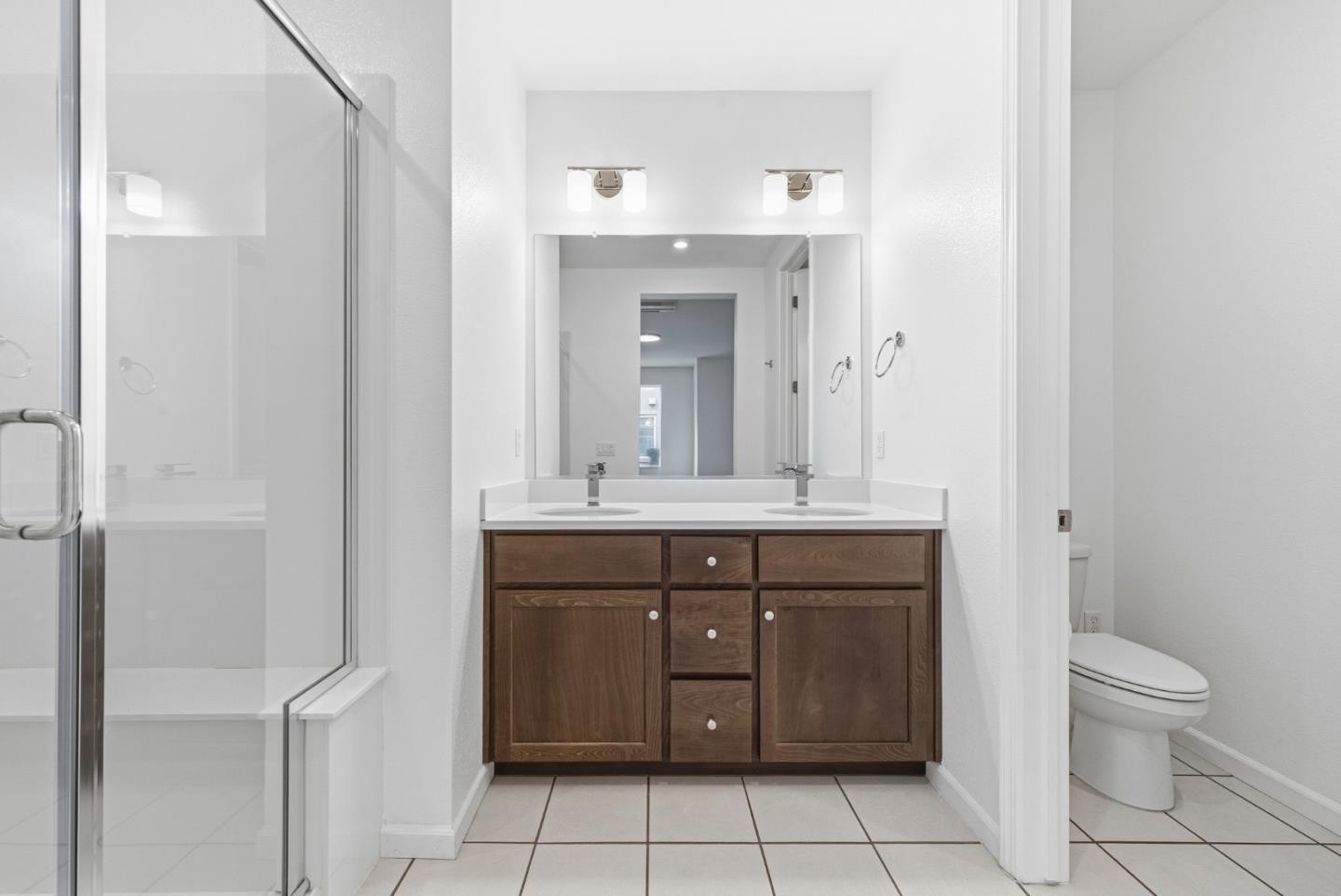 Detail Gallery Image 13 of 35 For 5406 Saffron Way, Dublin,  CA 94568 - 3 Beds | 3 Baths