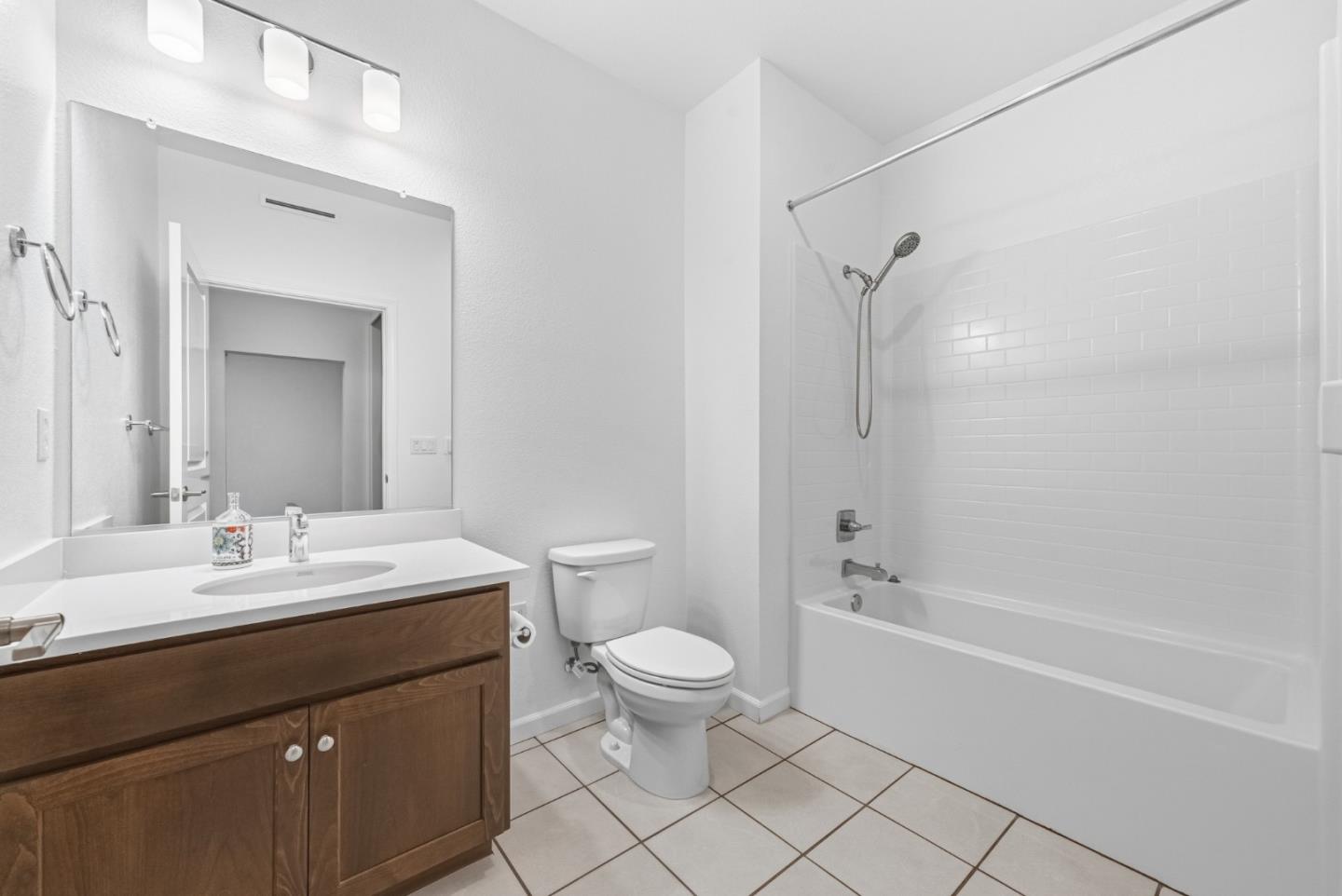 Detail Gallery Image 15 of 35 For 5406 Saffron Way, Dublin,  CA 94568 - 3 Beds | 3 Baths