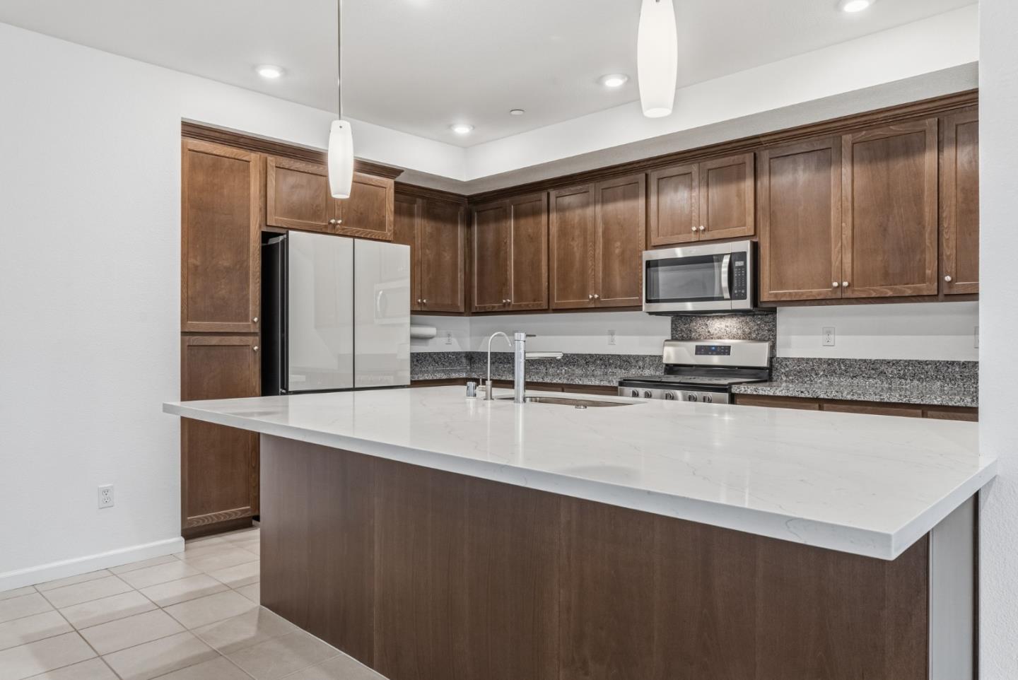 Detail Gallery Image 9 of 35 For 5406 Saffron Way, Dublin,  CA 94568 - 3 Beds | 3 Baths