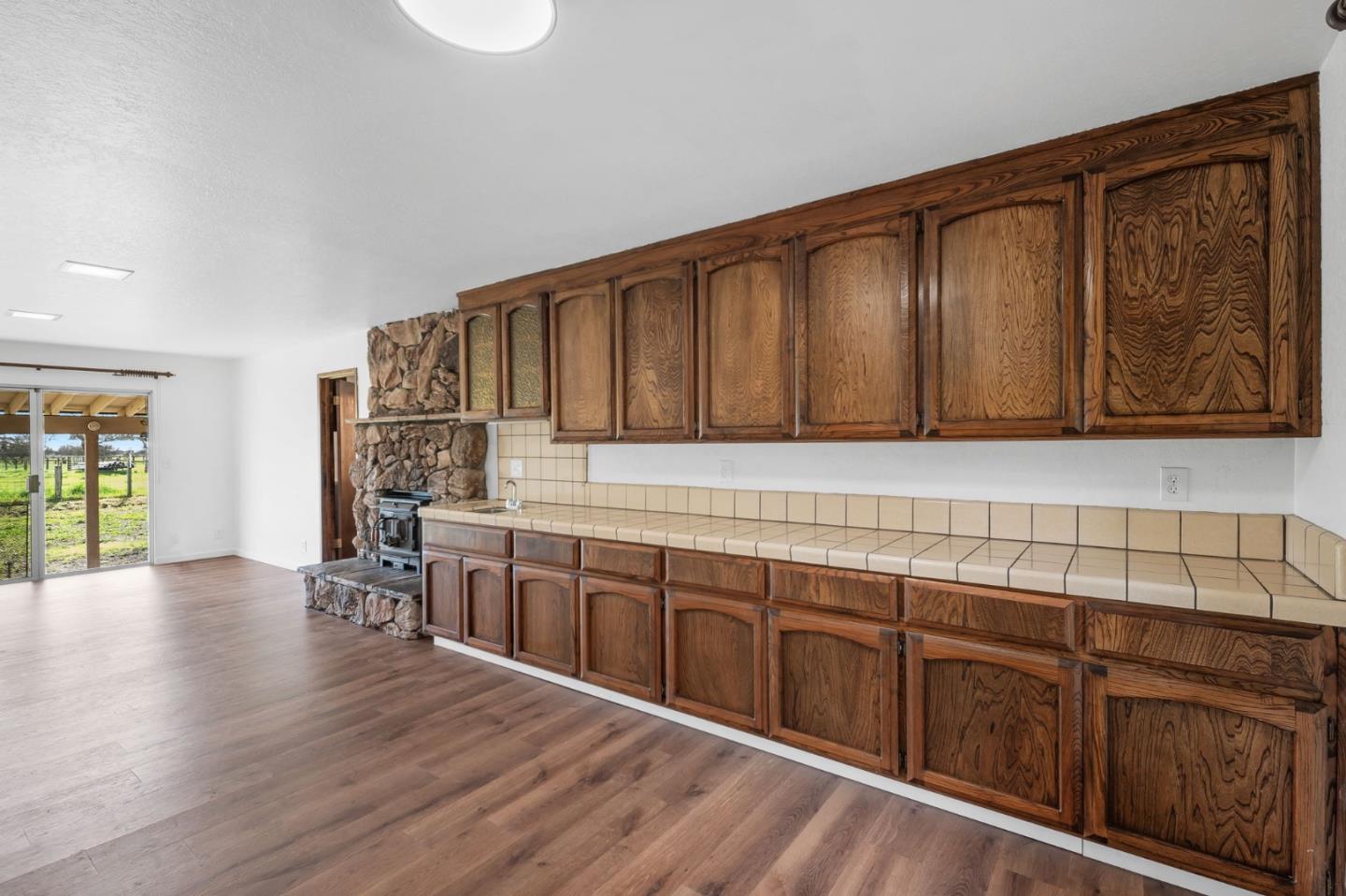 Detail Gallery Image 13 of 58 For 2800 Dryden Ave, Gilroy,  CA 95020 - 4 Beds | 2/1 Baths