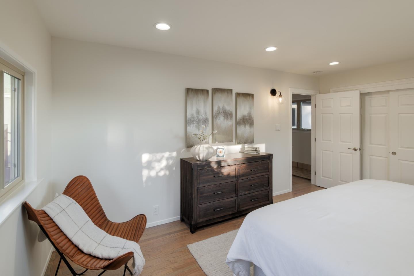 Detail Gallery Image 13 of 32 For 2331 Buena Vista Ave, Belmont,  CA 94002 - 4 Beds | 3 Baths