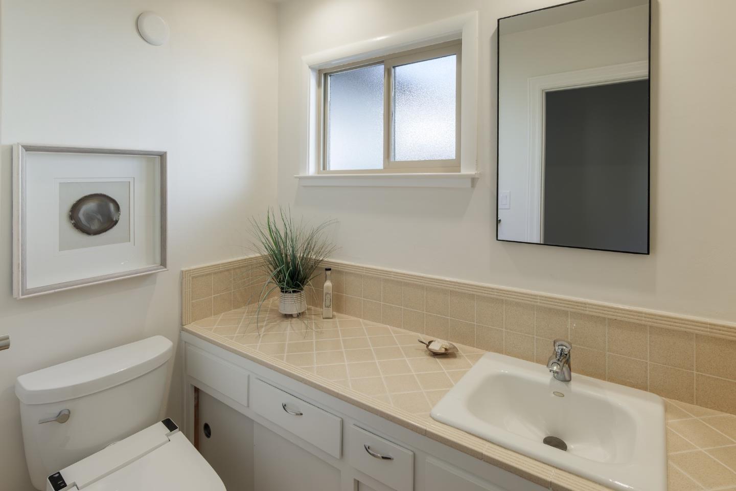 Detail Gallery Image 15 of 32 For 2331 Buena Vista Ave, Belmont,  CA 94002 - 4 Beds | 3 Baths