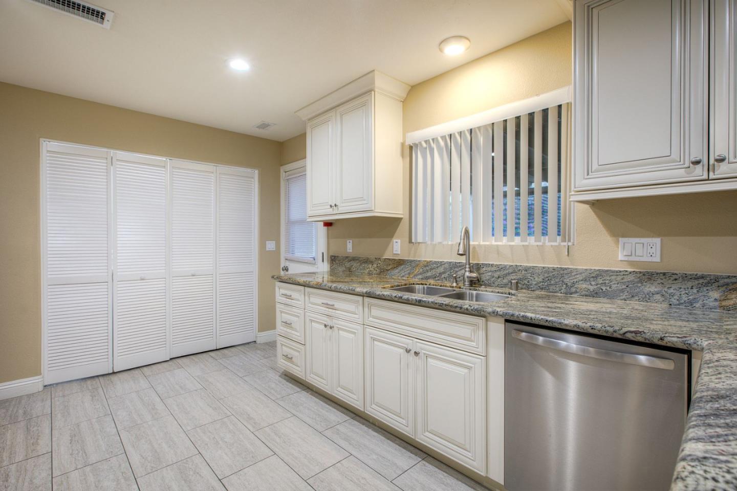Detail Gallery Image 21 of 35 For 18261 Sanders Dr, Lake Elsinore,  CA 92530 - 3 Beds | 2 Baths