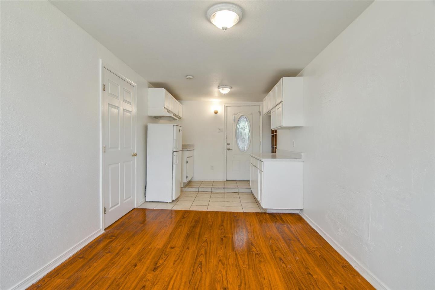 Detail Gallery Image 10 of 45 For 6513 Corbin Ave, Woodland Hills,  CA 91367 - 5 Beds | 3 Baths