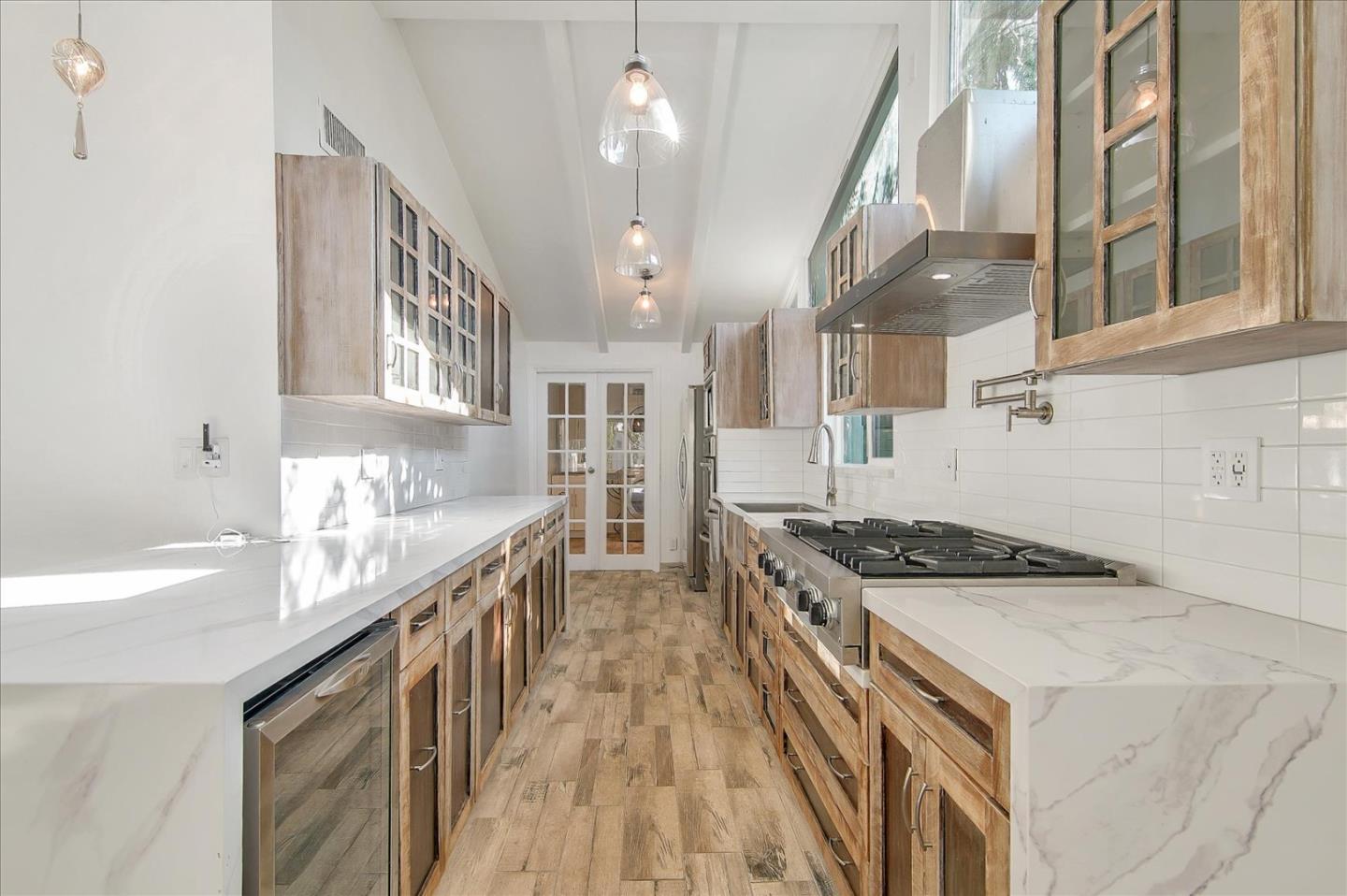 Detail Gallery Image 13 of 45 For 6513 Corbin Ave, Woodland Hills,  CA 91367 - 5 Beds | 3 Baths