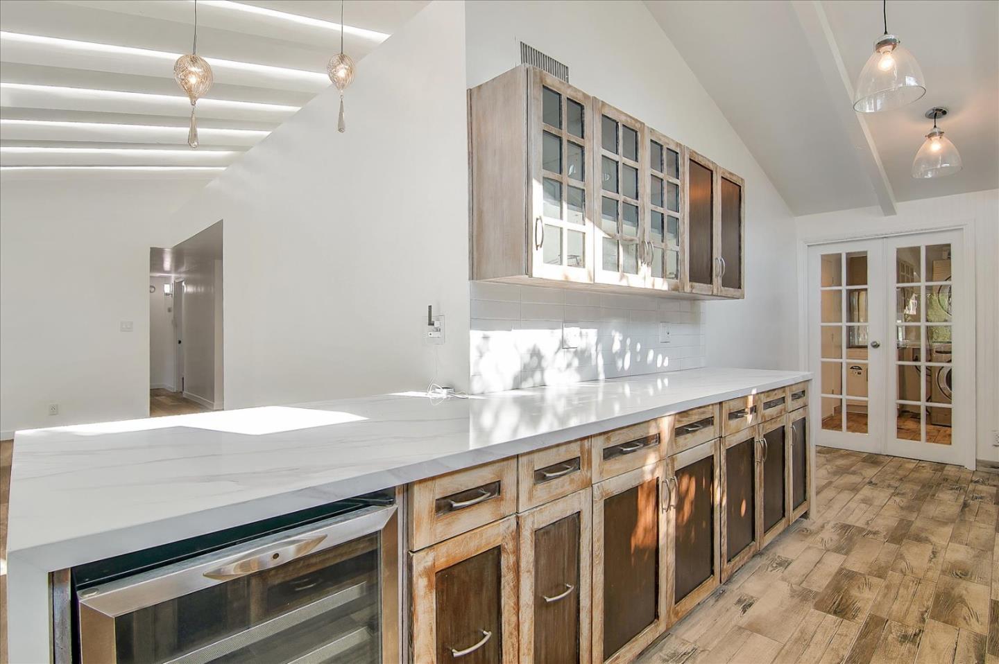 Detail Gallery Image 15 of 45 For 6513 Corbin Ave, Woodland Hills,  CA 91367 - 5 Beds | 3 Baths