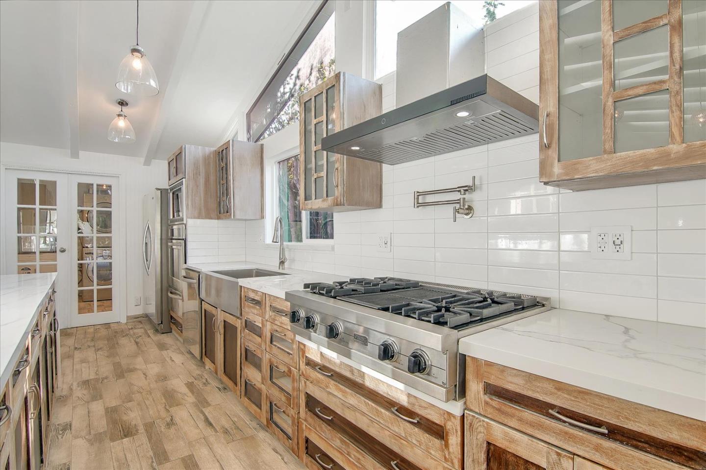 Detail Gallery Image 16 of 45 For 6513 Corbin Ave, Woodland Hills,  CA 91367 - 5 Beds | 3 Baths