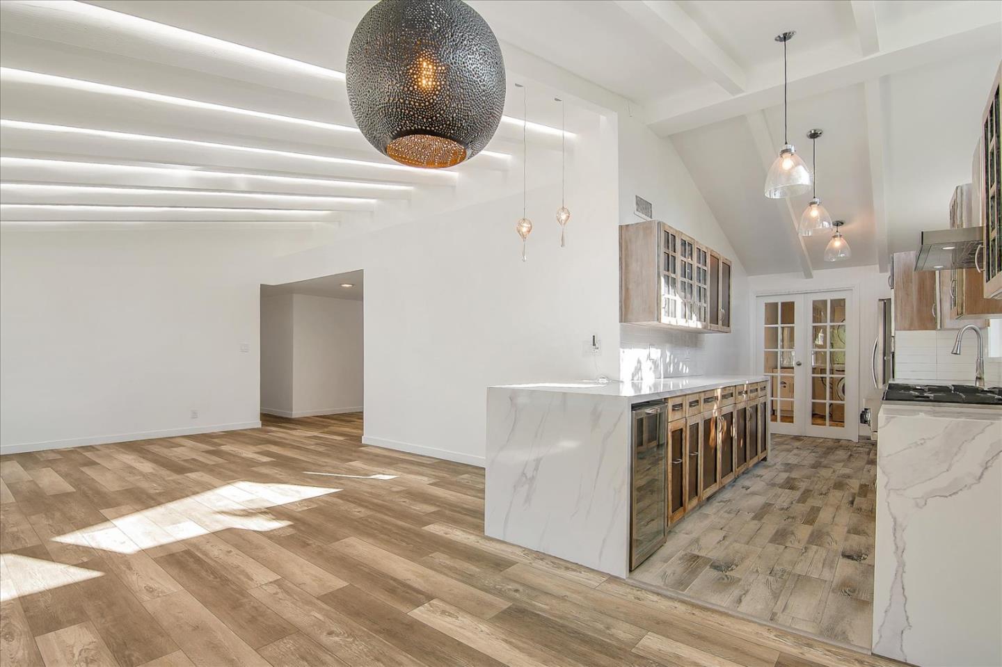 Detail Gallery Image 17 of 45 For 6513 Corbin Ave, Woodland Hills,  CA 91367 - 5 Beds | 3 Baths