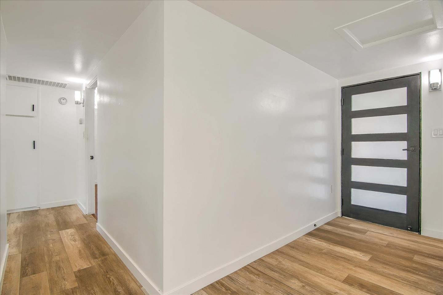 Detail Gallery Image 18 of 45 For 6513 Corbin Ave, Woodland Hills,  CA 91367 - 5 Beds | 3 Baths