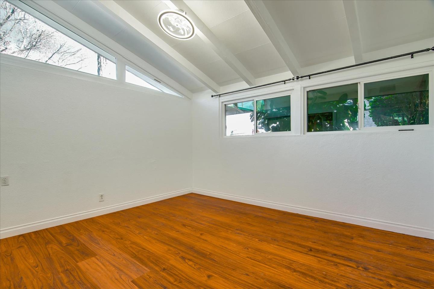 Detail Gallery Image 19 of 45 For 6513 Corbin Ave, Woodland Hills,  CA 91367 - 5 Beds | 3 Baths