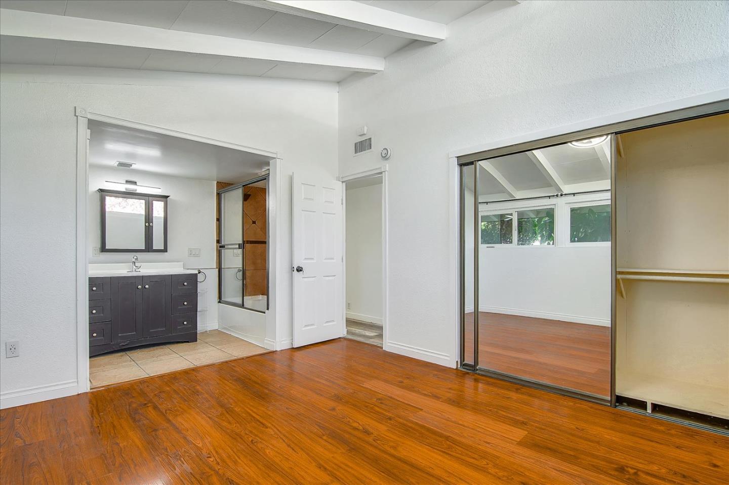 Detail Gallery Image 20 of 45 For 6513 Corbin Ave, Woodland Hills,  CA 91367 - 5 Beds | 3 Baths