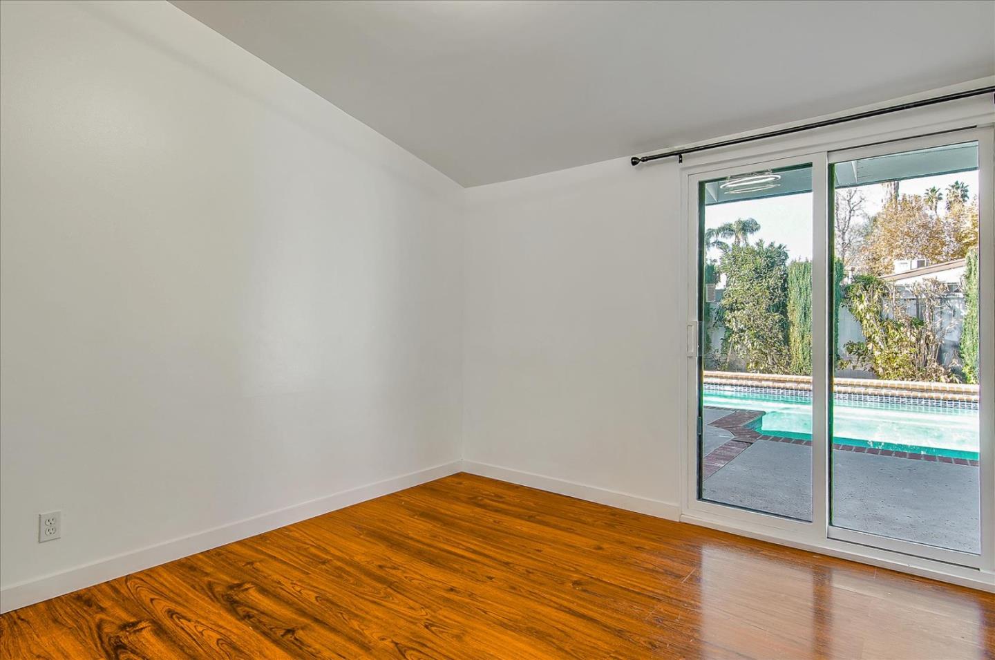 Detail Gallery Image 24 of 45 For 6513 Corbin Ave, Woodland Hills,  CA 91367 - 5 Beds | 3 Baths