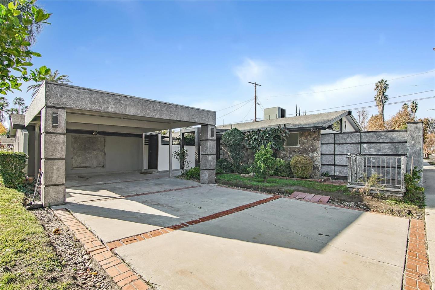 Detail Gallery Image 3 of 45 For 6513 Corbin Ave, Woodland Hills,  CA 91367 - 5 Beds | 3 Baths