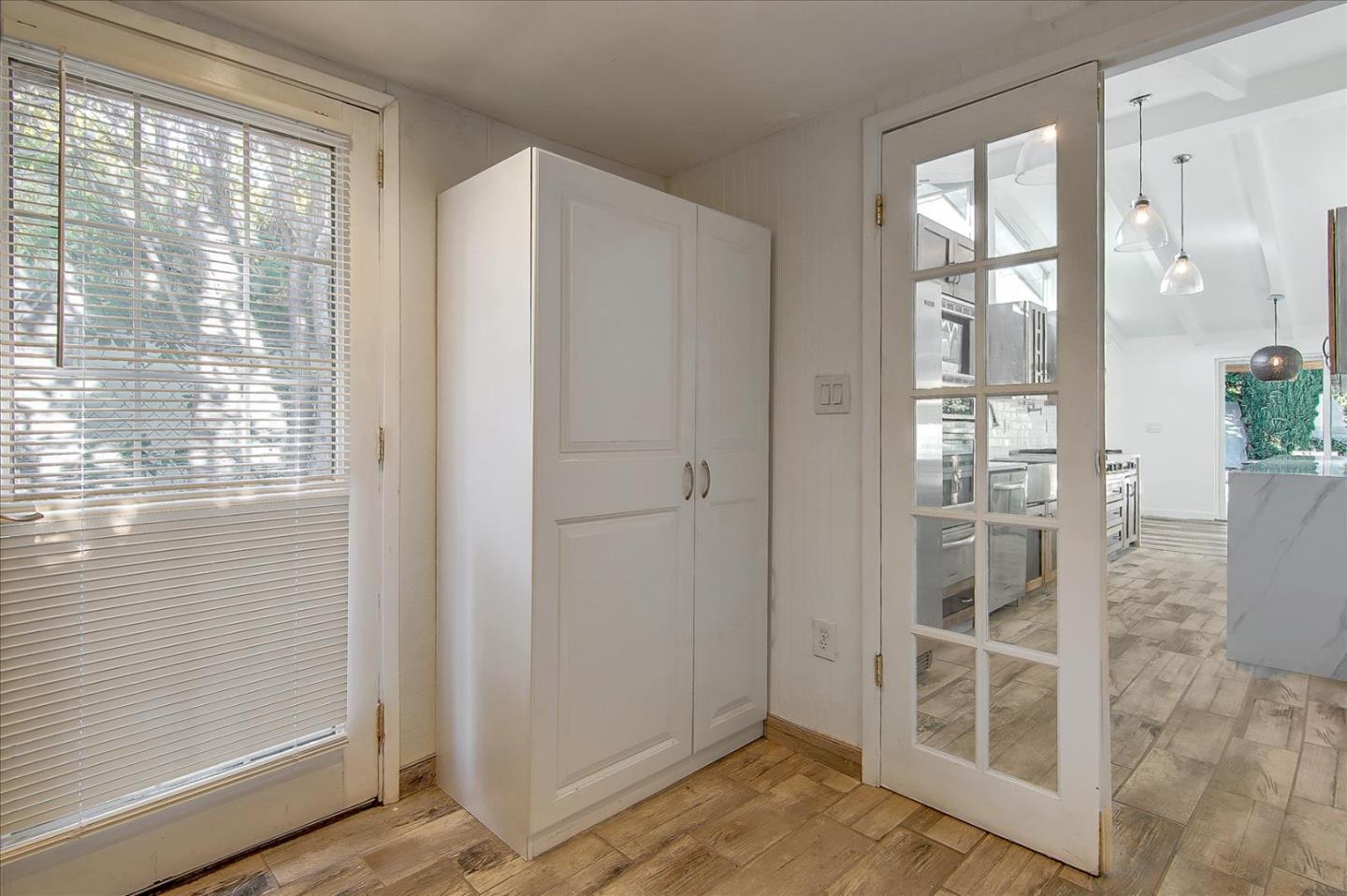 Detail Gallery Image 30 of 45 For 6513 Corbin Ave, Woodland Hills,  CA 91367 - 5 Beds | 3 Baths