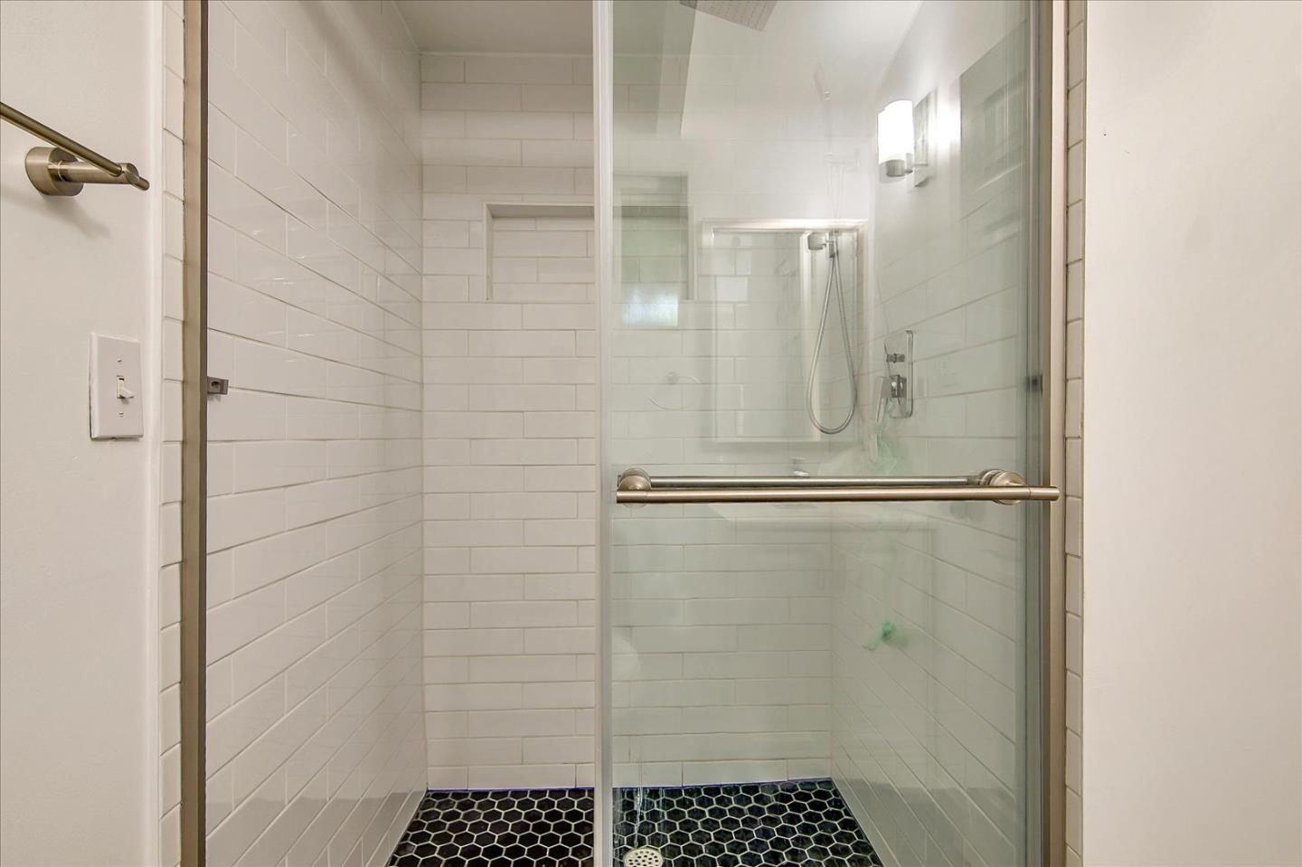 Detail Gallery Image 33 of 45 For 6513 Corbin Ave, Woodland Hills,  CA 91367 - 5 Beds | 3 Baths