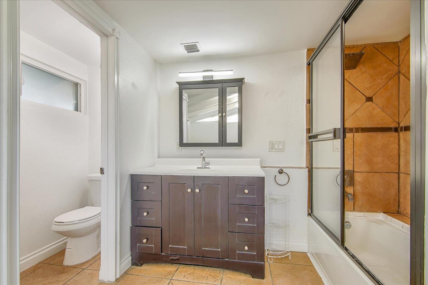 Detail Gallery Image 34 of 45 For 6513 Corbin Ave, Woodland Hills,  CA 91367 - 5 Beds | 3 Baths