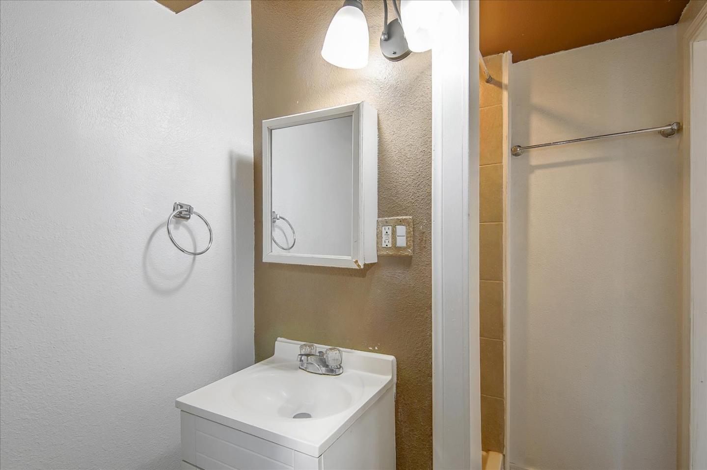 Detail Gallery Image 36 of 45 For 6513 Corbin Ave, Woodland Hills,  CA 91367 - 5 Beds | 3 Baths