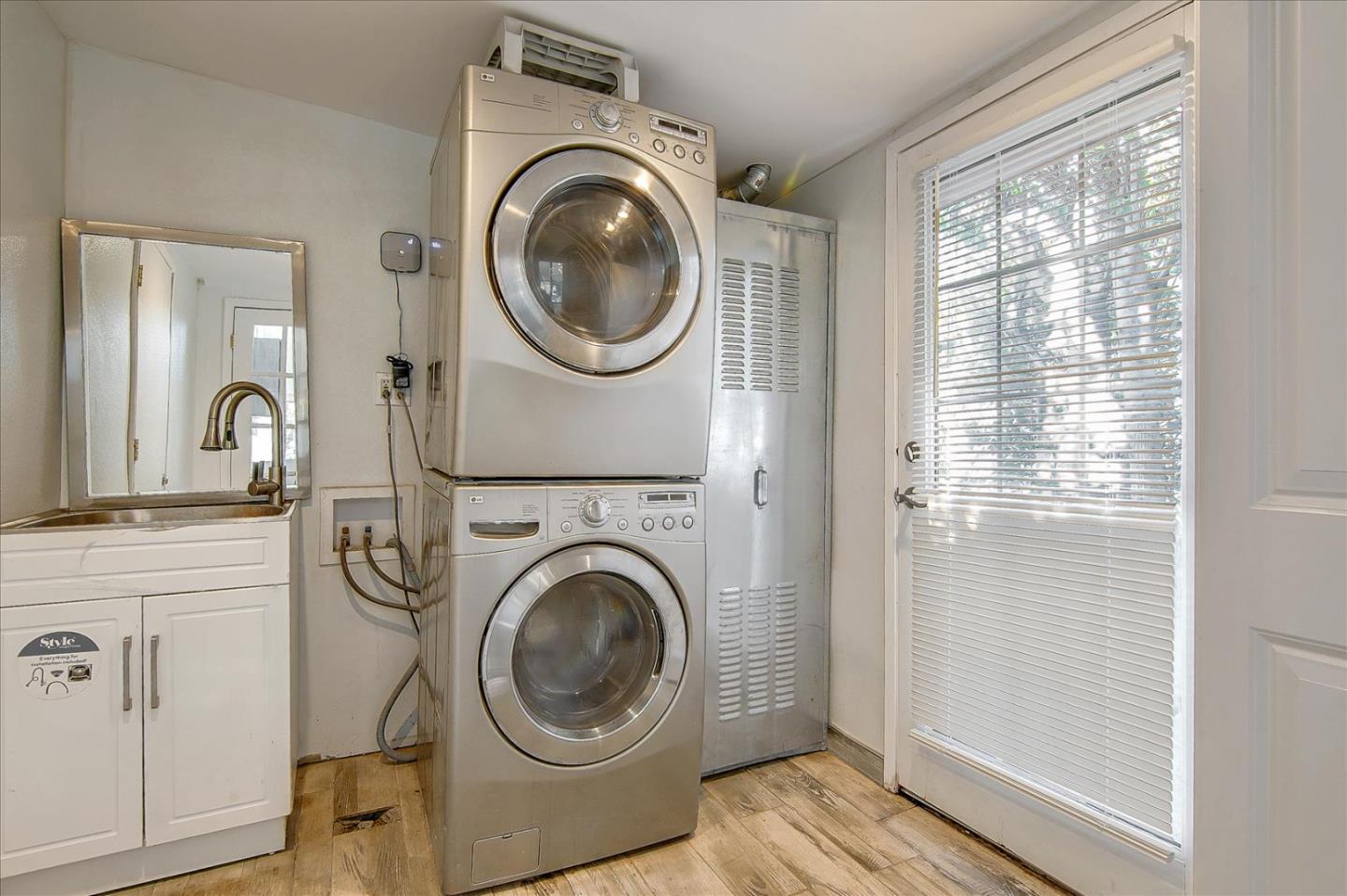 Detail Gallery Image 37 of 45 For 6513 Corbin Ave, Woodland Hills,  CA 91367 - 5 Beds | 3 Baths