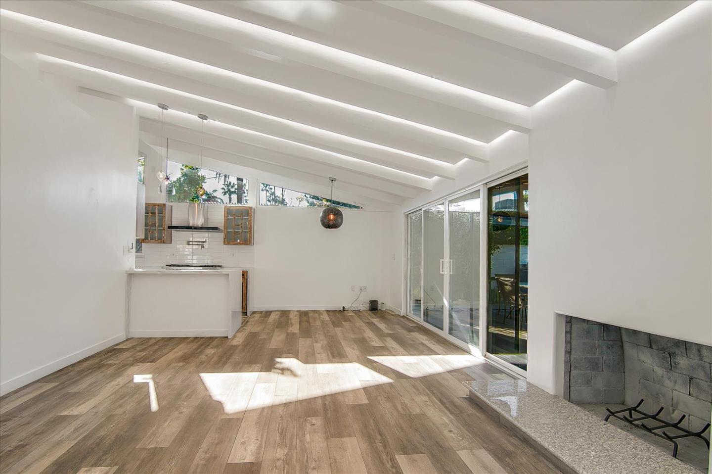 Detail Gallery Image 6 of 45 For 6513 Corbin Ave, Woodland Hills,  CA 91367 - 5 Beds | 3 Baths