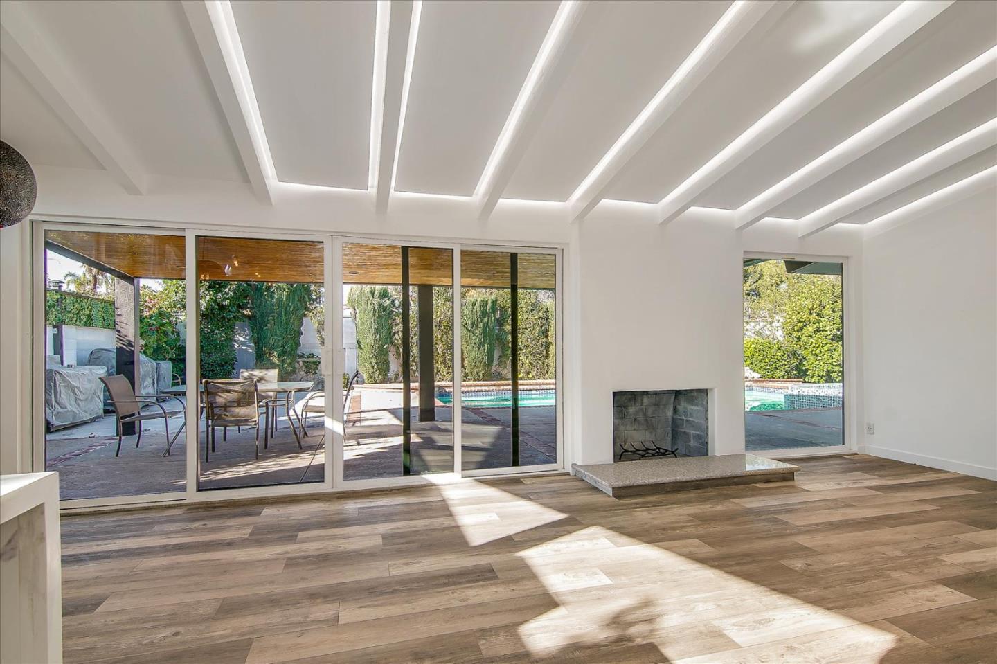 Detail Gallery Image 7 of 45 For 6513 Corbin Ave, Woodland Hills,  CA 91367 - 5 Beds | 3 Baths