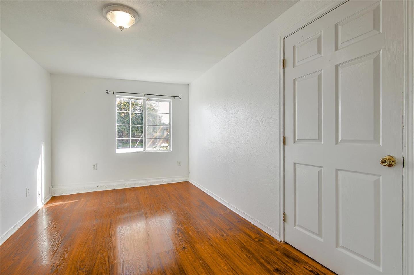 Detail Gallery Image 9 of 45 For 6513 Corbin Ave, Woodland Hills,  CA 91367 - 5 Beds | 3 Baths