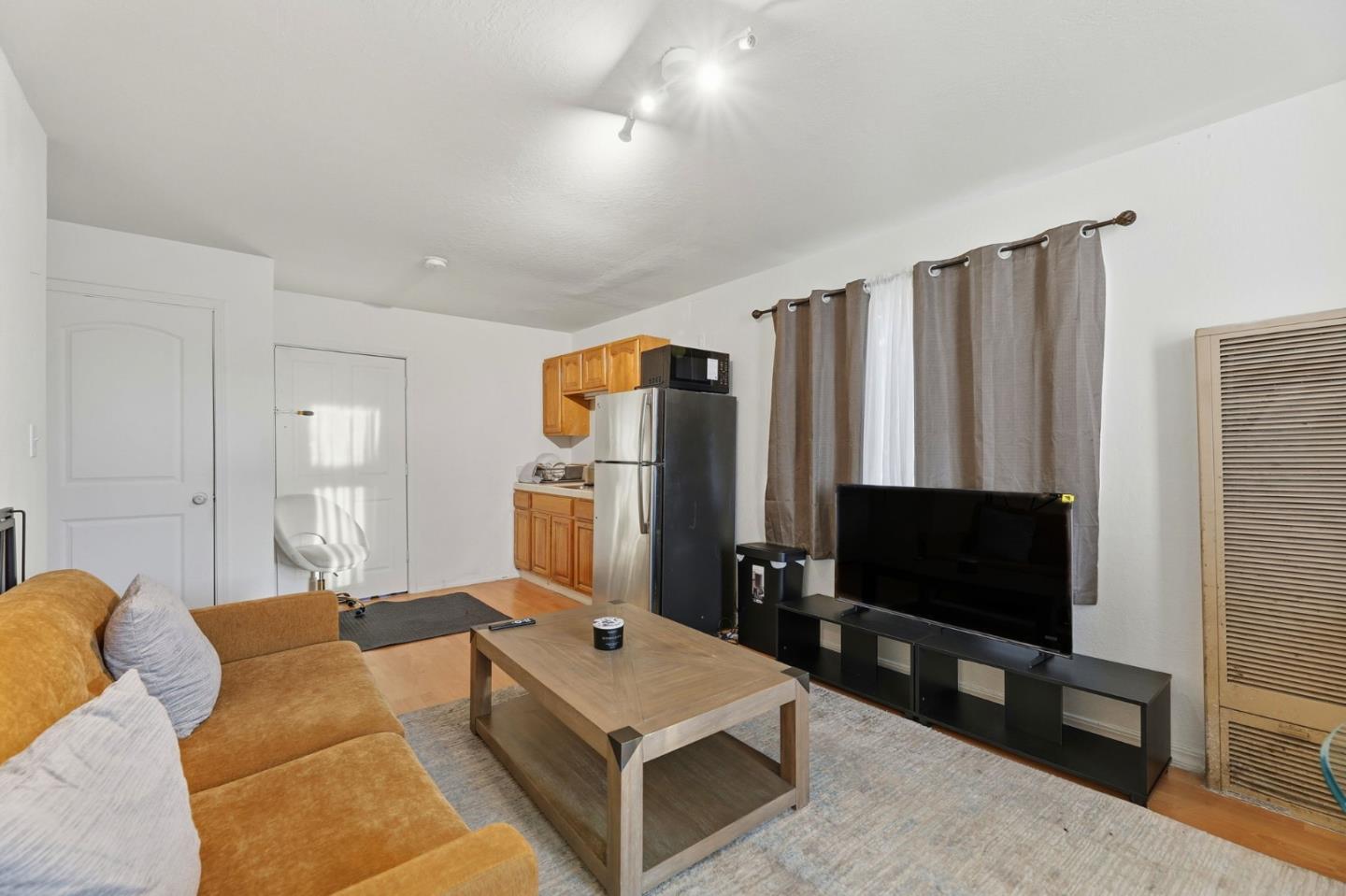 Detail Gallery Image 4 of 13 For 92 N 6th St, San Jose,  CA 95112 - – Beds | – Baths