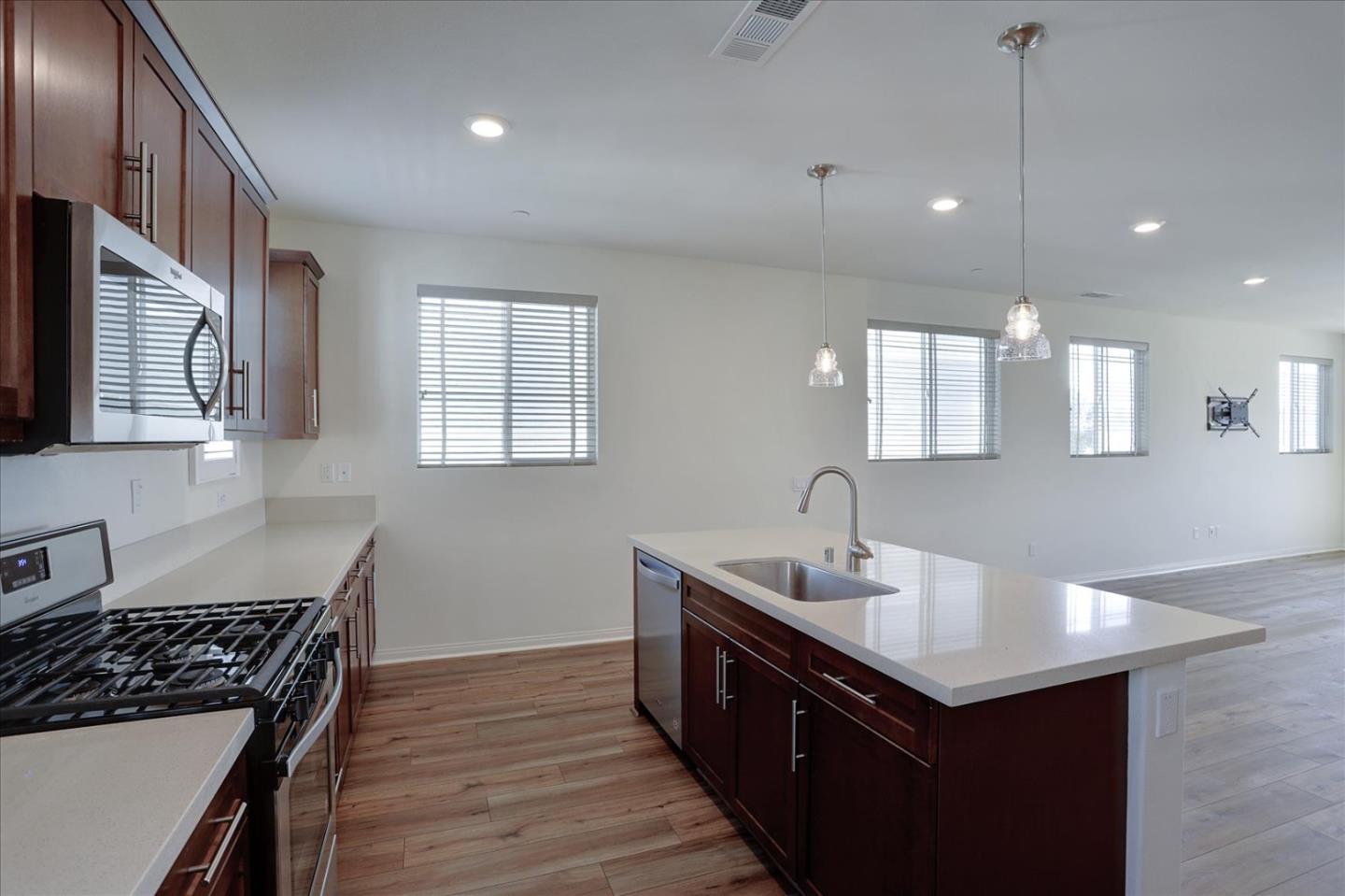 Detail Gallery Image 11 of 46 For 9153 Foster Ln, Chatsworth,  CA 91311 - 4 Beds | 3/1 Baths
