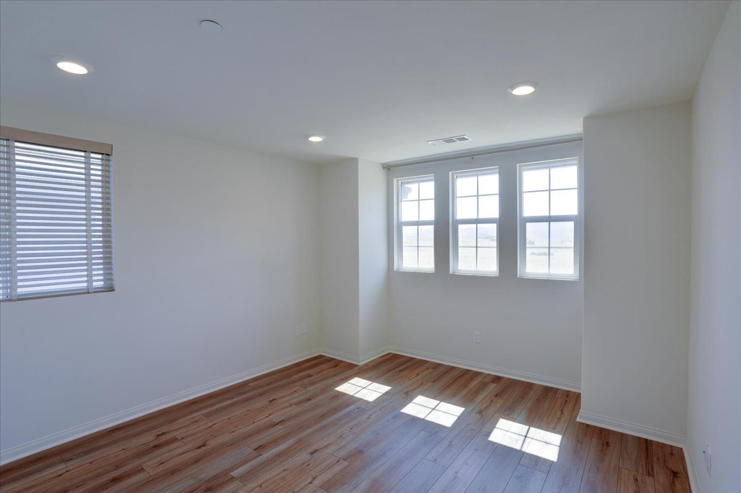 Detail Gallery Image 17 of 46 For 9153 Foster Ln, Chatsworth,  CA 91311 - 4 Beds | 3/1 Baths