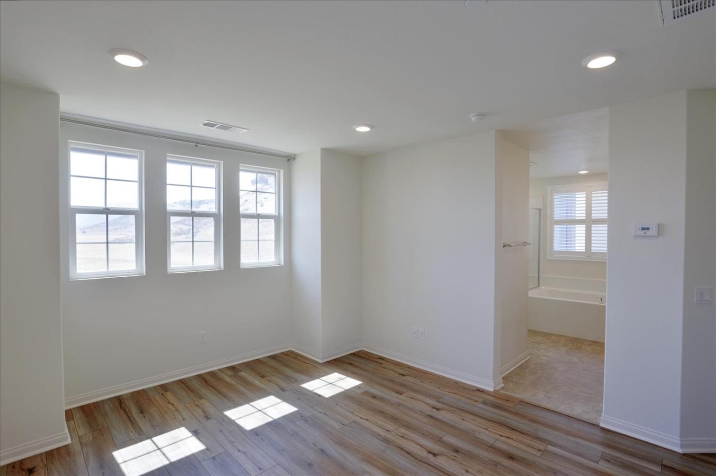 Detail Gallery Image 19 of 46 For 9153 Foster Ln, Chatsworth,  CA 91311 - 4 Beds | 3/1 Baths