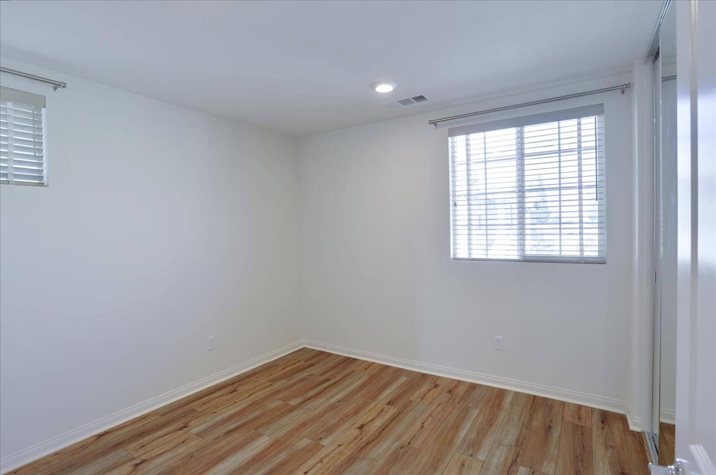 Detail Gallery Image 27 of 46 For 9153 Foster Ln, Chatsworth,  CA 91311 - 4 Beds | 3/1 Baths