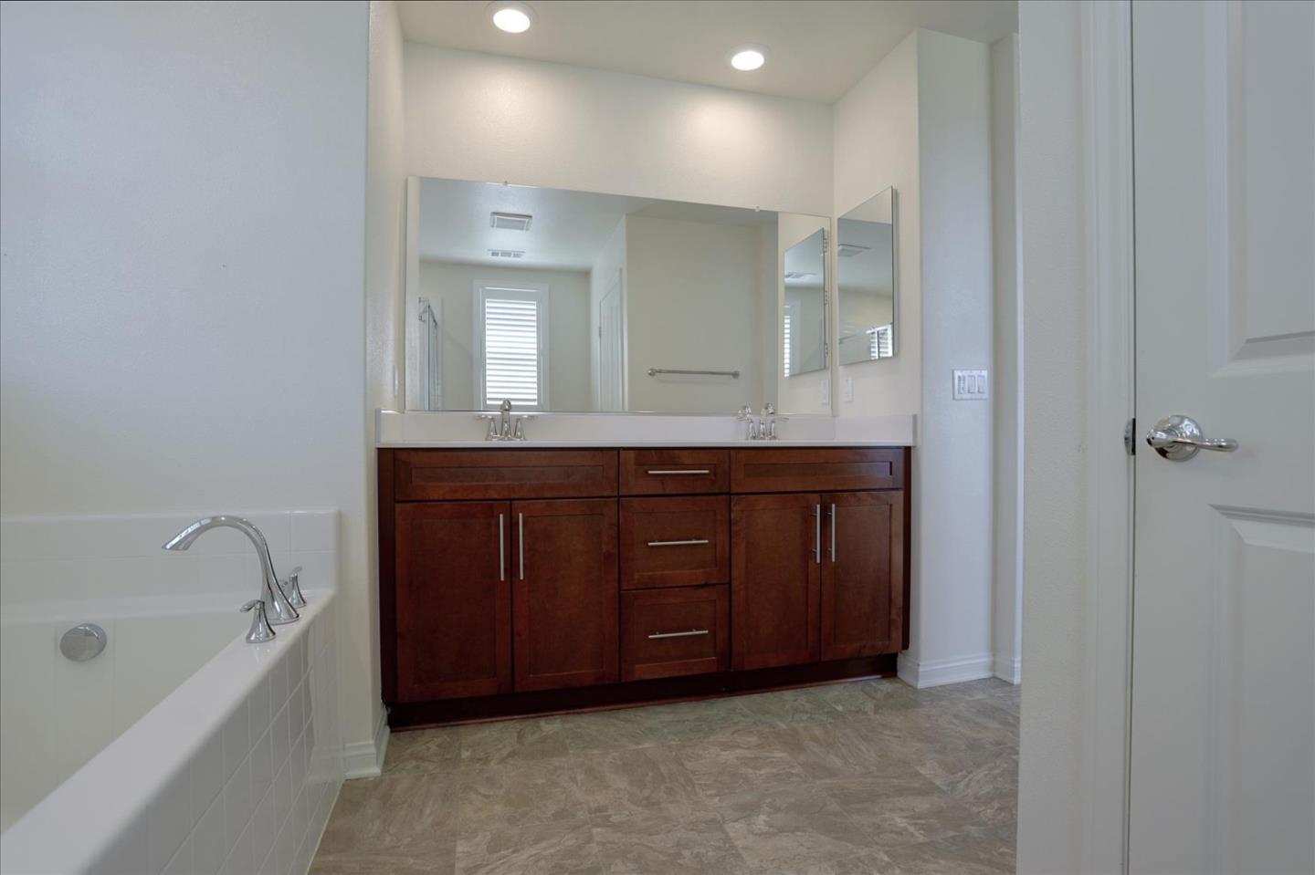 Detail Gallery Image 35 of 46 For 9153 Foster Ln, Chatsworth,  CA 91311 - 4 Beds | 3/1 Baths