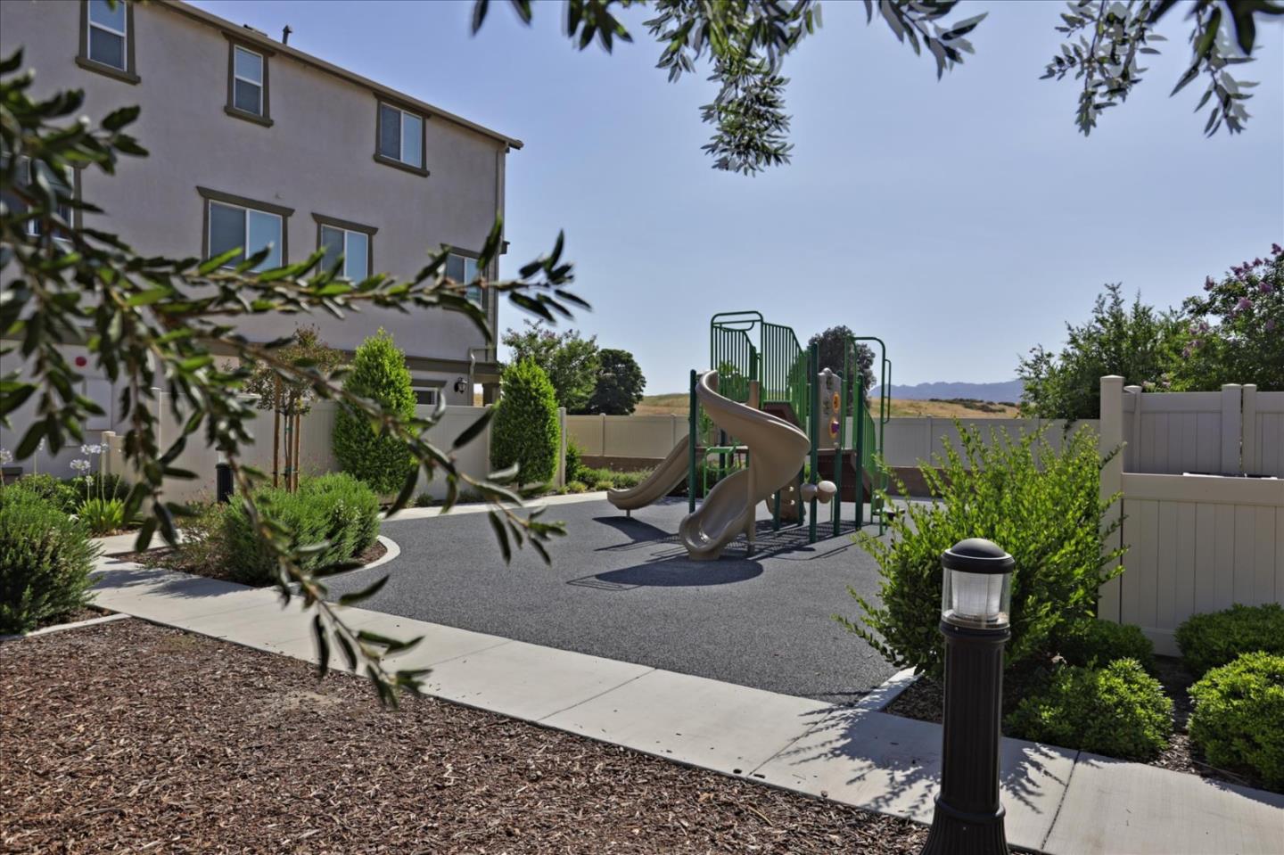 Detail Gallery Image 45 of 46 For 9153 Foster Ln, Chatsworth,  CA 91311 - 4 Beds | 3/1 Baths