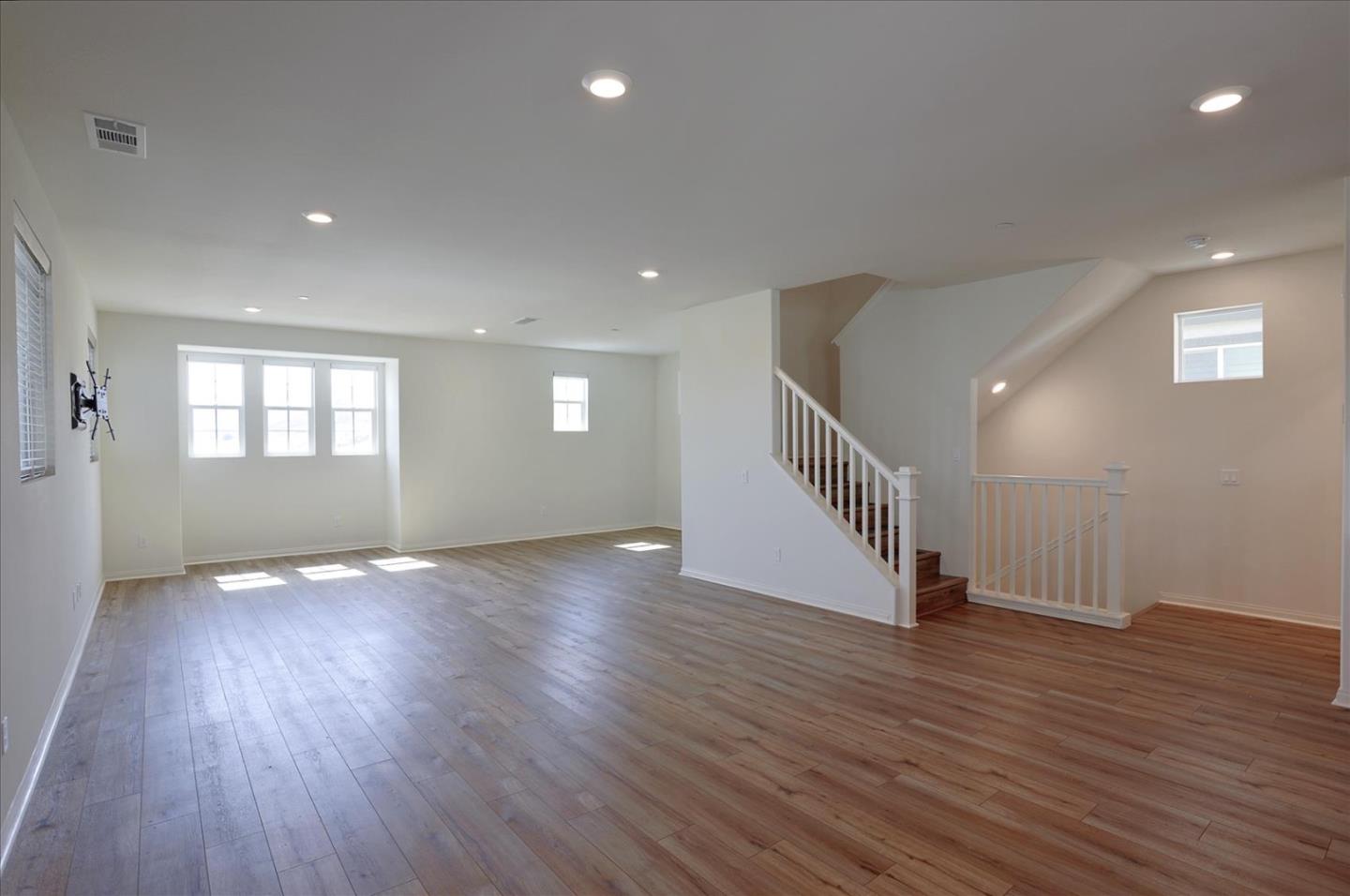 Detail Gallery Image 6 of 46 For 9153 Foster Ln, Chatsworth,  CA 91311 - 4 Beds | 3/1 Baths