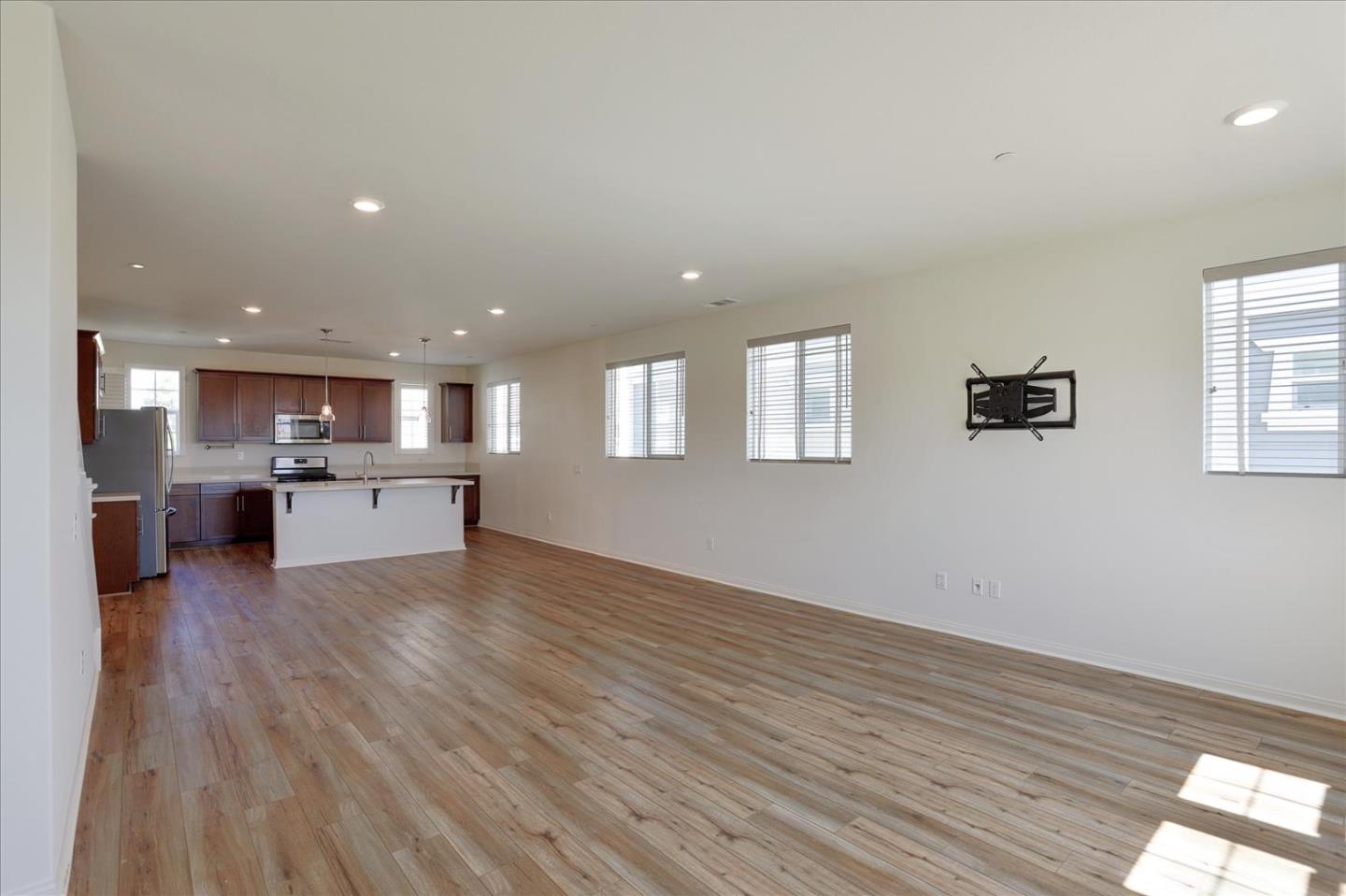 Detail Gallery Image 7 of 46 For 9153 Foster Ln, Chatsworth,  CA 91311 - 4 Beds | 3/1 Baths