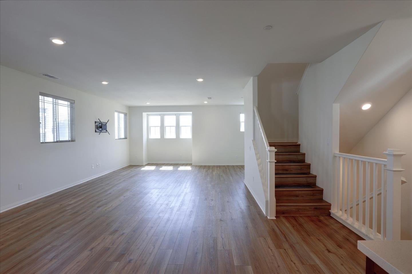 Detail Gallery Image 8 of 46 For 9153 Foster Ln, Chatsworth,  CA 91311 - 4 Beds | 3/1 Baths