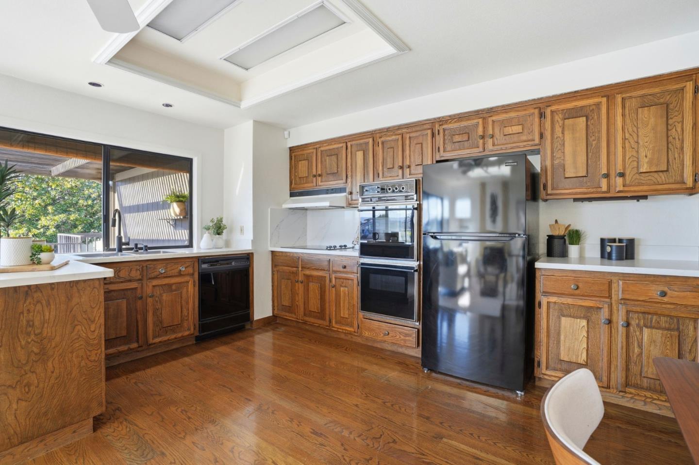 Detail Gallery Image 11 of 46 For 1190 Flying Fish St, Foster City,  CA 94404 - 4 Beds | 2 Baths