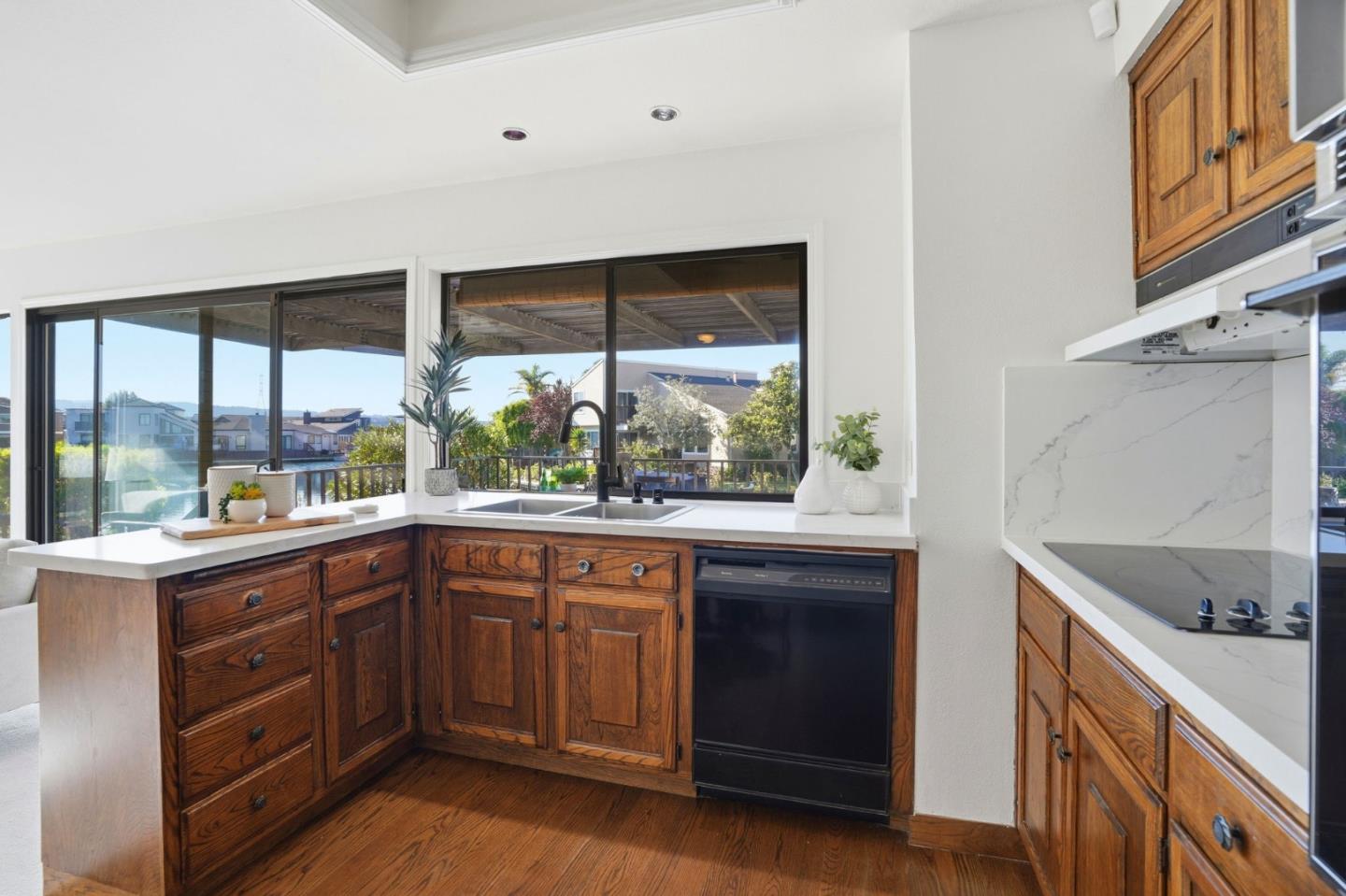 Detail Gallery Image 13 of 46 For 1190 Flying Fish St, Foster City,  CA 94404 - 4 Beds | 2 Baths