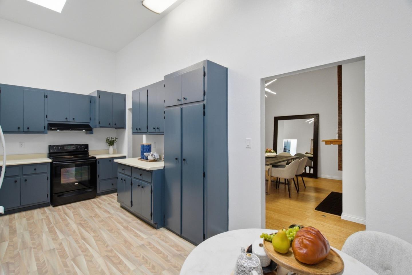 Detail Gallery Image 13 of 34 For 501 W Fox Ct, Redwood City,  CA 94061 - 2 Beds | 2 Baths