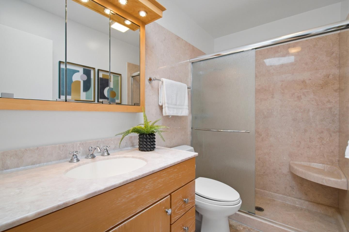 Detail Gallery Image 18 of 34 For 501 W Fox Ct, Redwood City,  CA 94061 - 2 Beds | 2 Baths