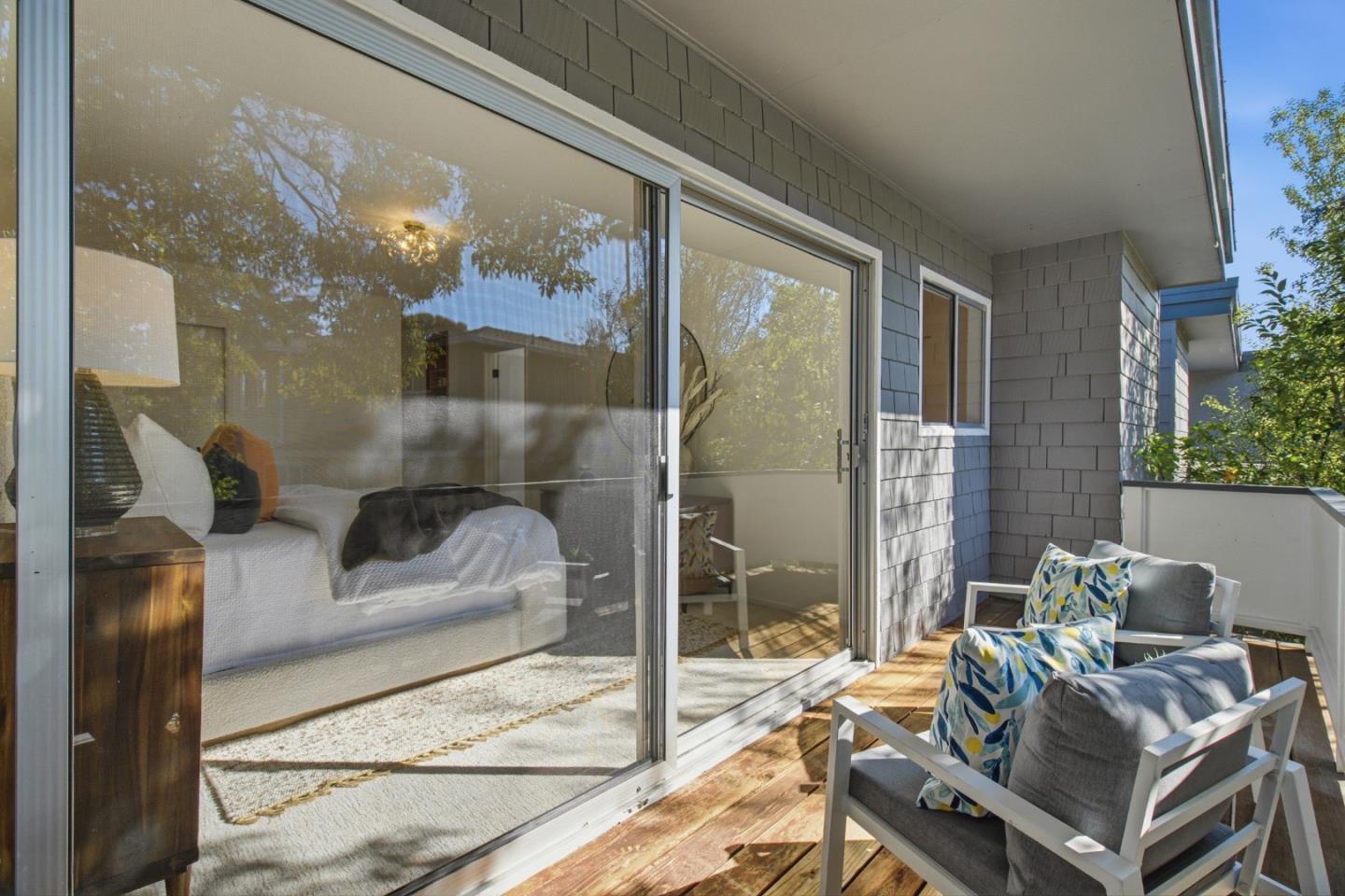 Detail Gallery Image 24 of 34 For 501 W Fox Ct, Redwood City,  CA 94061 - 2 Beds | 2 Baths