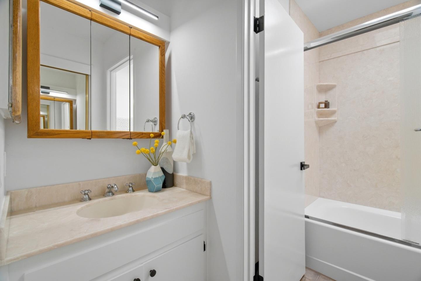 Detail Gallery Image 25 of 34 For 501 W Fox Ct, Redwood City,  CA 94061 - 2 Beds | 2 Baths