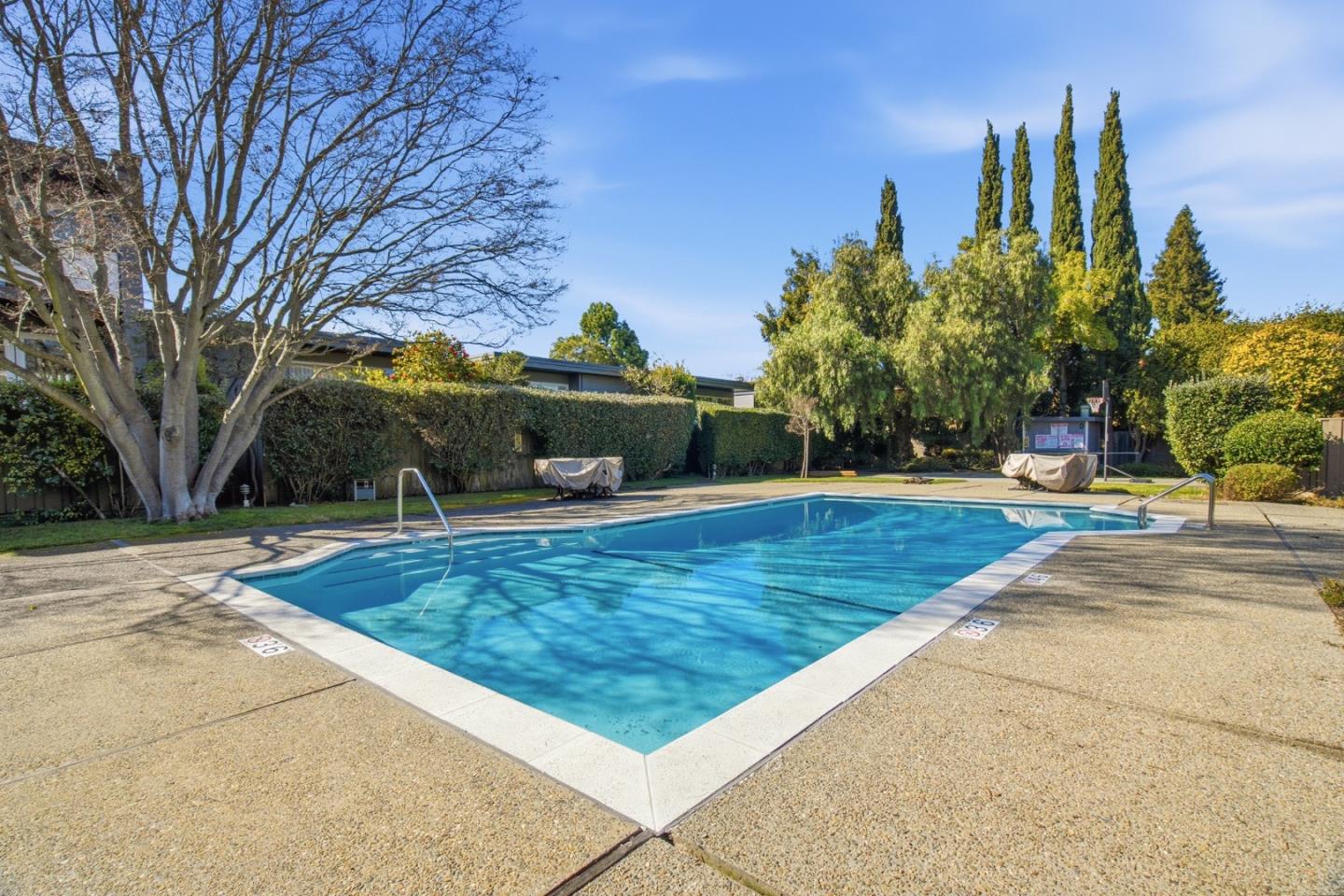 Detail Gallery Image 28 of 34 For 501 W Fox Ct, Redwood City,  CA 94061 - 2 Beds | 2 Baths