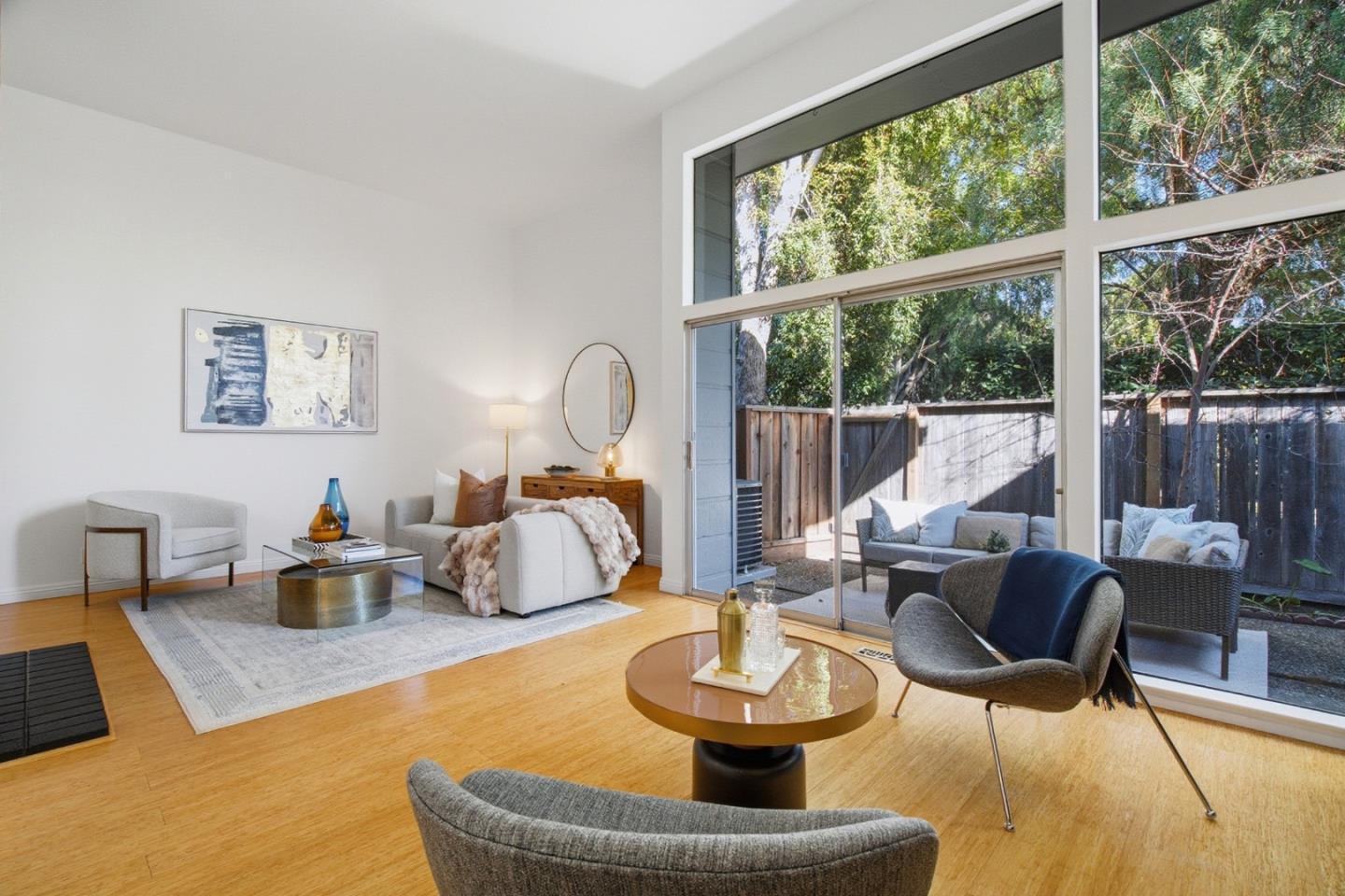 Detail Gallery Image 3 of 34 For 501 W Fox Ct, Redwood City,  CA 94061 - 2 Beds | 2 Baths