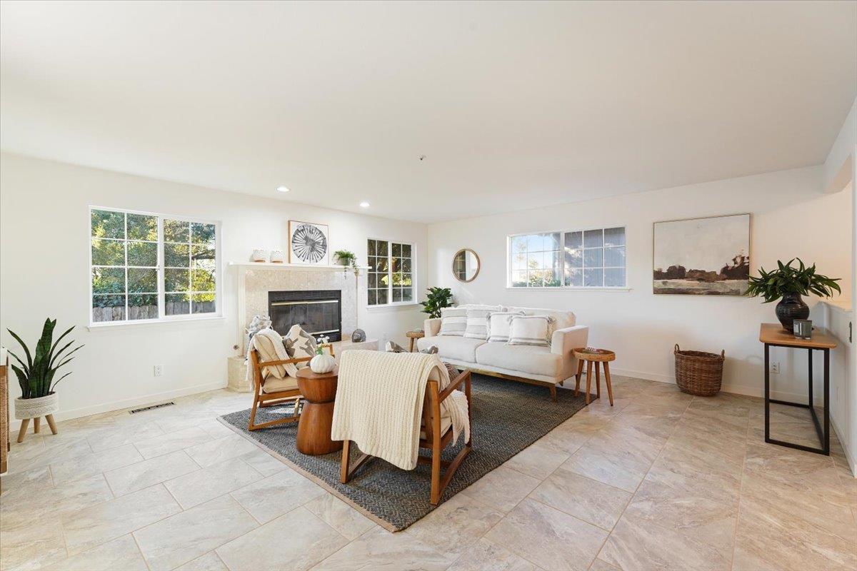 Detail Gallery Image 10 of 49 For 2200 Pelican Crst, Santa Cruz,  CA 95062 - 4 Beds | 2/1 Baths